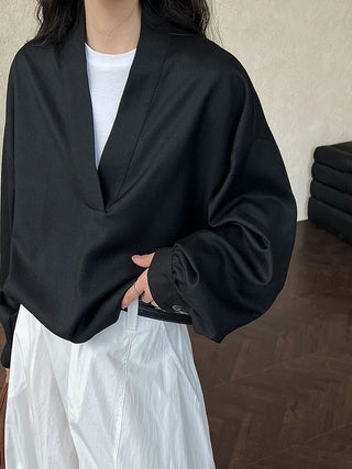 V-neck loose shirt