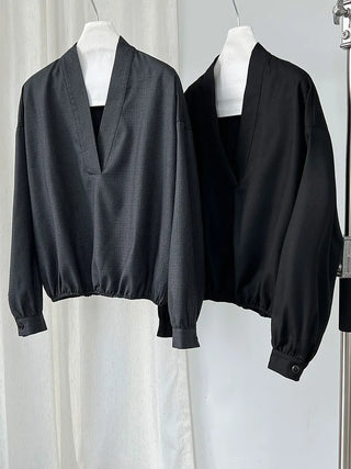 V-neck loose shirt