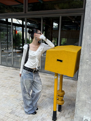 V-neck flounce shirt