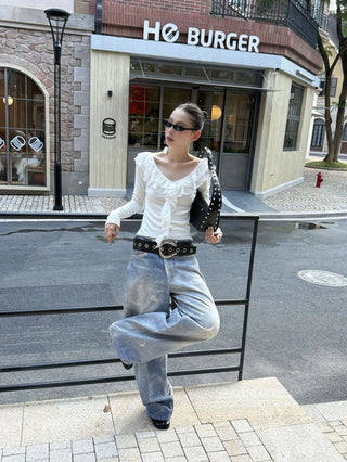 V-neck flounce shirt