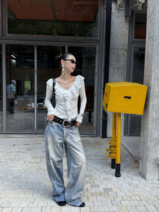 V-neck flounce shirt