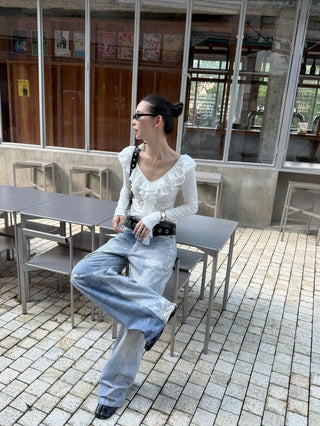 V-neck flounce shirt