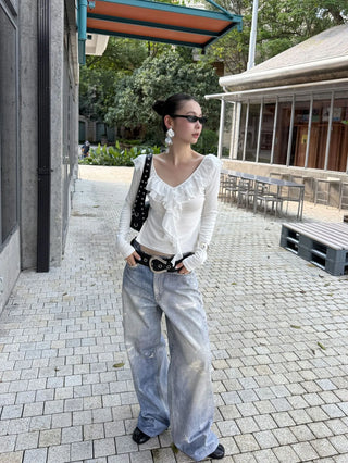 V-neck flounce shirt