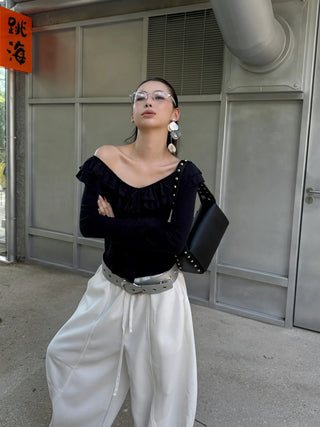 V-neck flounce shirt