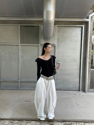 V-neck flounce shirt