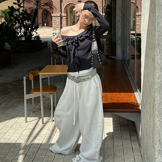 V-neck flounce shirt