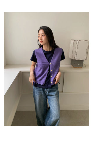 V-neck sleeveless vest