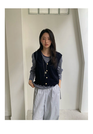 V-neck sleeveless vest