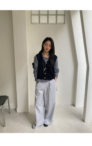 V-neck sleeveless vest