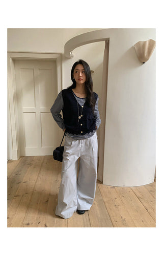 V-neck sleeveless vest