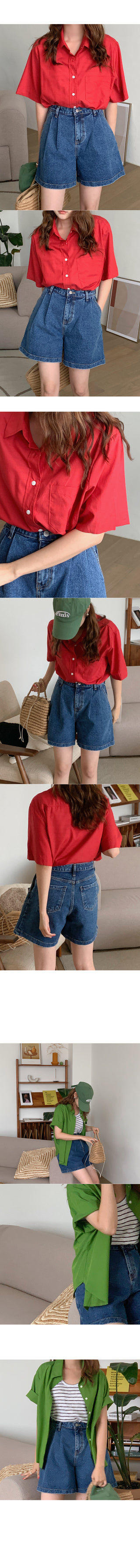 Vivid short-sleeved shirt