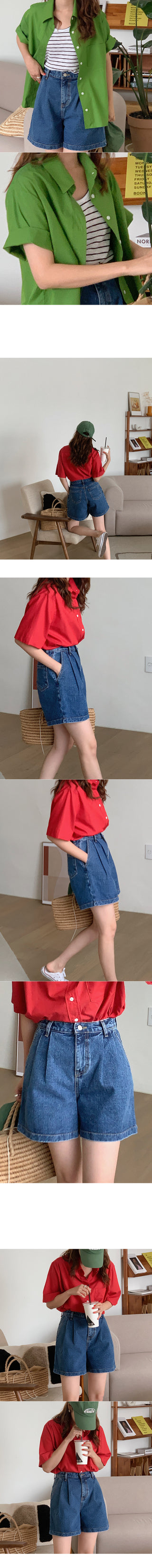 Vivid short-sleeved shirt