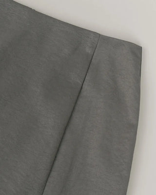 One-line slit skirt