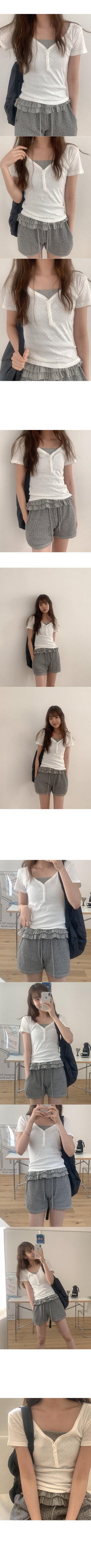 Eyelet punched button short-sleeved T-shirt