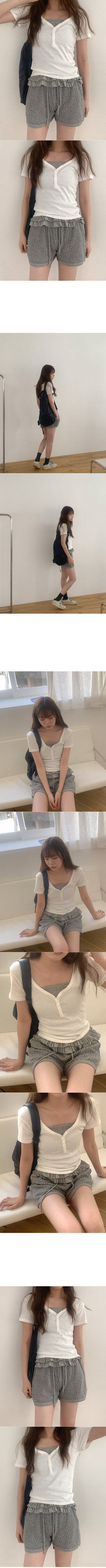 Eyelet punched button short-sleeved T-shirt