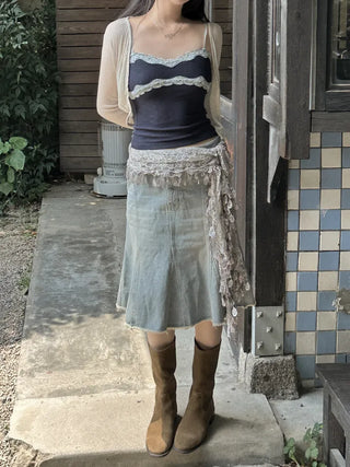 Vintage lace trimmed dot nasi