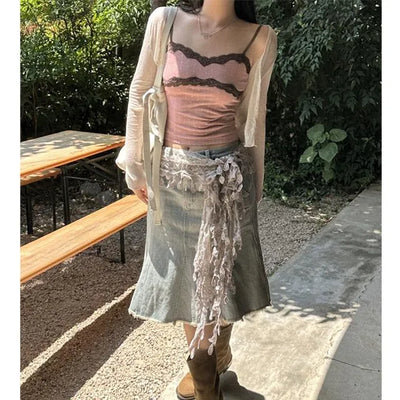 Vintage lace trimmed dot nasi
