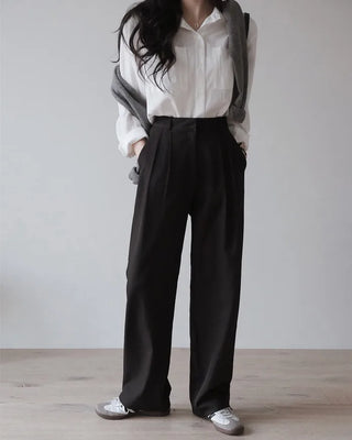 Leg-lengthening pintuck wide slacks