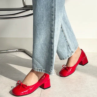 Onbi Ribbon Enamel Round Loafer Heel Pumps (5CM)