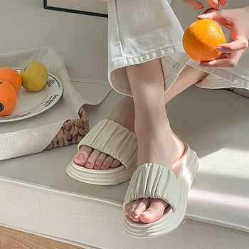 Lightweight Slippers with a Full Heel and Bloafer (4cm)