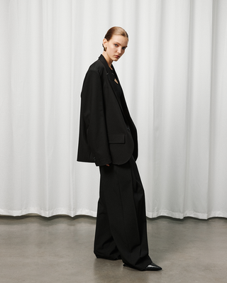 [UNAWARES] Satin Acetate Structure Collar Suit