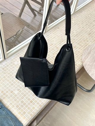 black shoulder tote