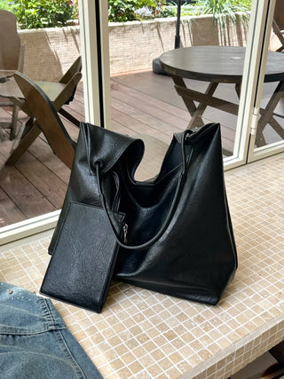 black shoulder tote