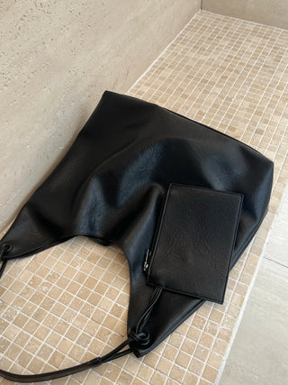 black shoulder tote
