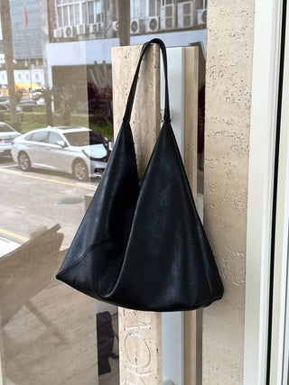 simple shoulder tote