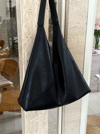 simple shoulder tote