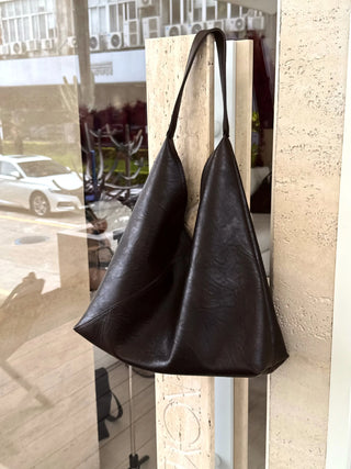 simple shoulder tote