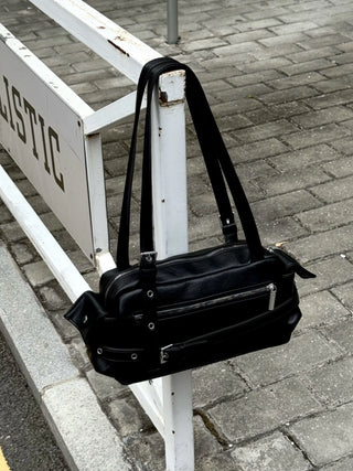 baguette shoulder bag