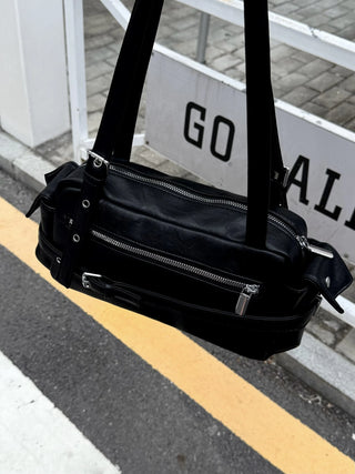 baguette shoulder bag