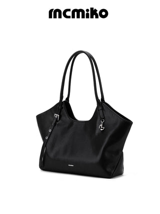 black tote bag