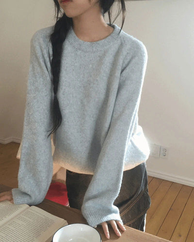 Loose-fit wool round knitwear in the early days
