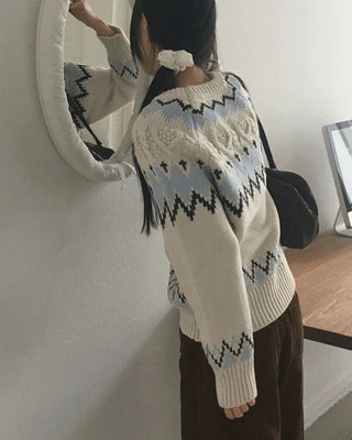Uken Nordic Heart Twisted Round Knitwear