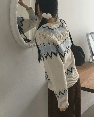 Uken Nordic Heart Twisted Round Knitwear