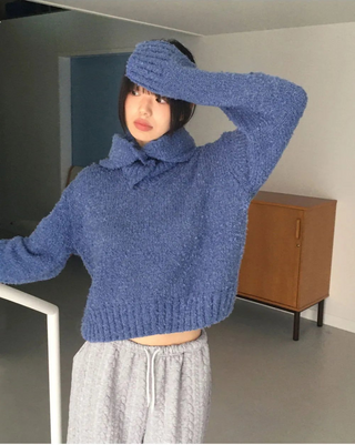 Afong Balaclava Buckle V-Neck Crop Knitwear Set