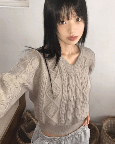 Louvert Twisted Fisher V-Neck Knitwear