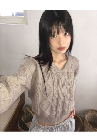 Louvert Twisted Fisher V-Neck Knitwear