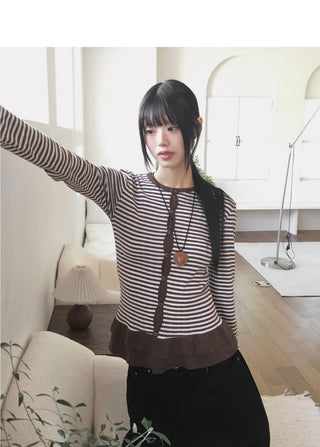 Mocquer Stripe Frill Punching Heart Button Cardigan
