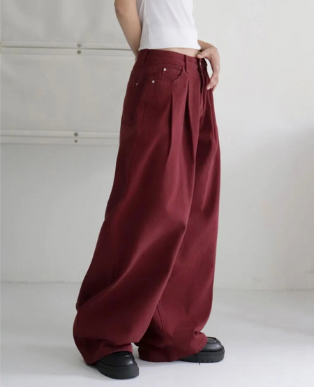 Dipping to pin tuck maxi wide pants