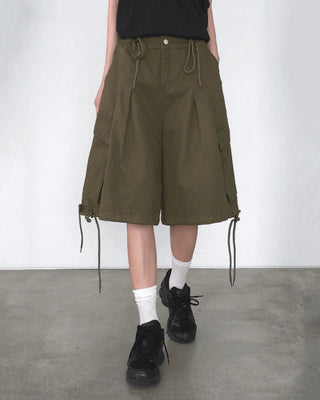 Kicks to Pintuck String Cargo 5-quarter Bermuda Pants