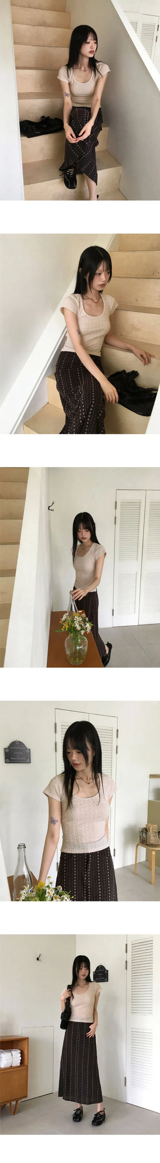 Celty embossed back slit strap U-neck short sleeve T-shirt