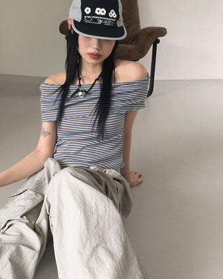 Sebi striped diagonal off-shoulder T-shirt