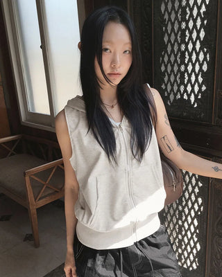 Theon Pocket Juri Sleeveless Hooded Vest Zip-up