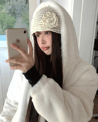 Devin Flower Pendant Knitwear Beanie