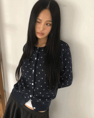 Derring Flower Round Neck Long Sleeve Knitwear Cardigan