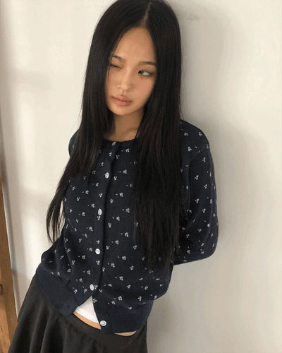 Derring Flower Round Neck Long Sleeve Knitwear Cardigan