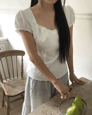 Hae heart neck frill lace puff blouse